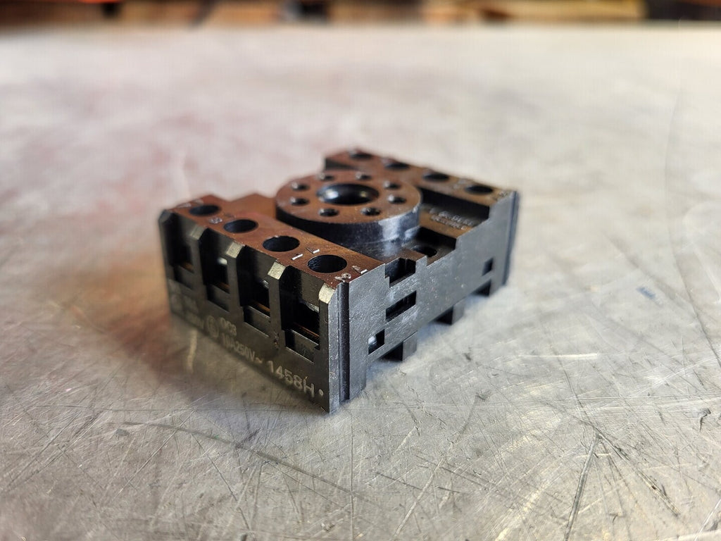 OMRON 8-Pin Relay Socket PF083A-E