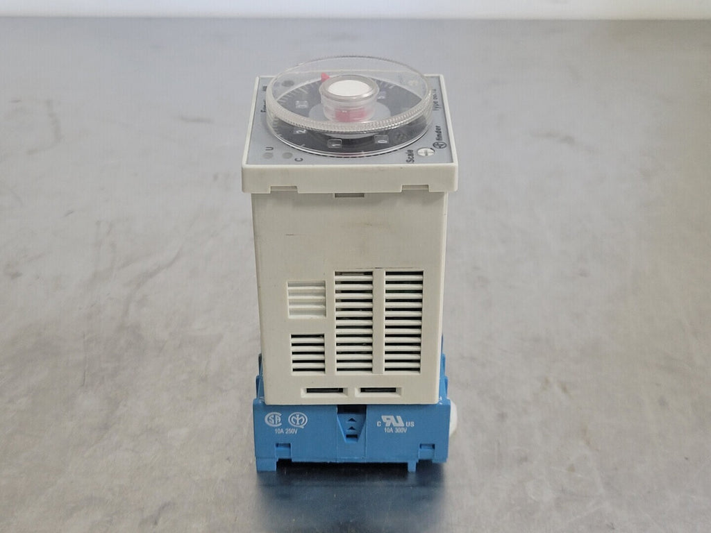 FINDER 8 Amp Time Delay Relay 88.12.0.230.0002 w/ Relay Socket