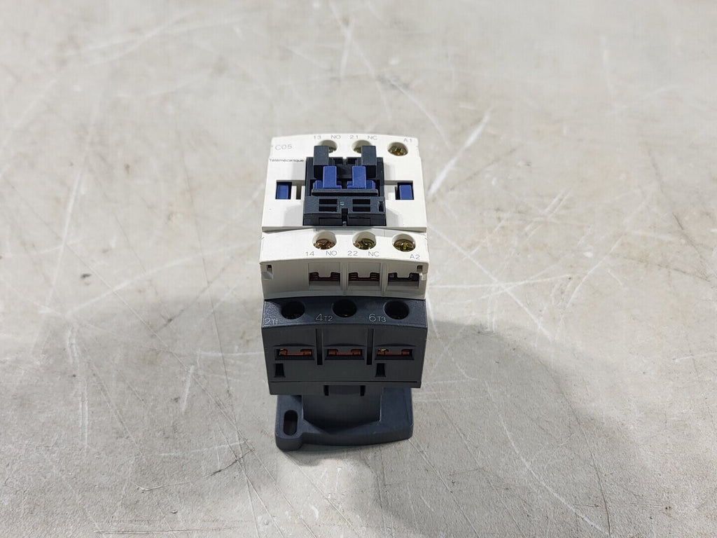 TELEMECANIQUE 32 Amp, 3 Pole, 2 NO + 2 NC, 115 VAC Coil Contactor C05F7 