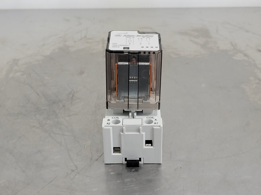 ALLEN-BRADLEY 15 Amp, 24 VDC, 8-Pins General Relay 700-HB32A1 w/ Relay Socket 700-HN153