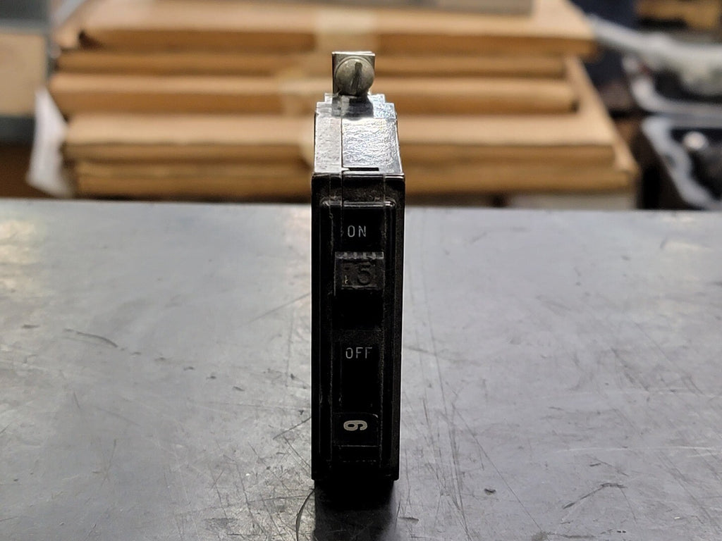 SQUARE D 15 Amp, 1 Pole, 120/240 volts Circuit Breaker QO115