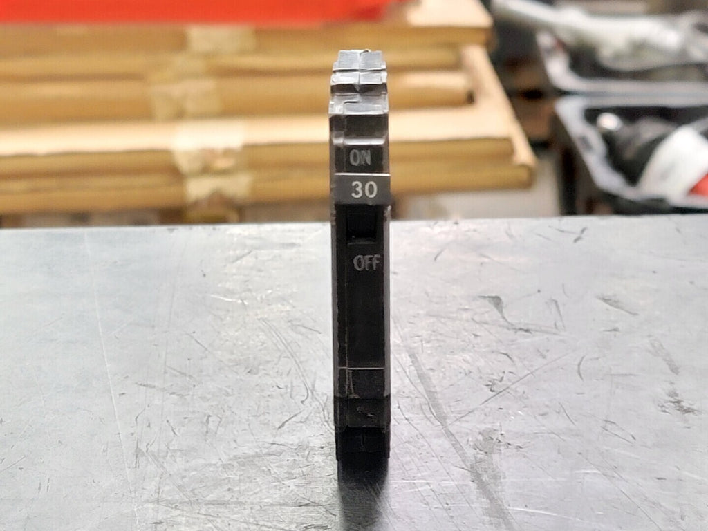 GENERAL ELECTRIC 30 Amp, 1 Pole, 120/240 volts Circuit Breaker 
