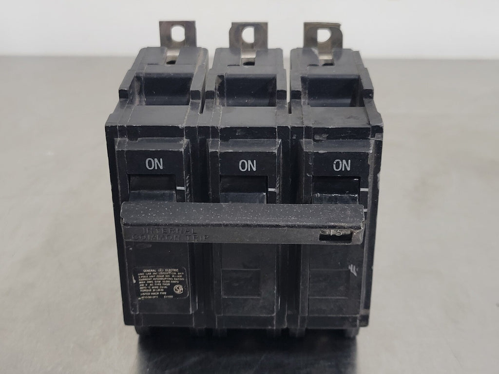 GENERAL ELECTRIC 15 Amp, 3 Pole, 240 volts Circuit Breaker THQB315