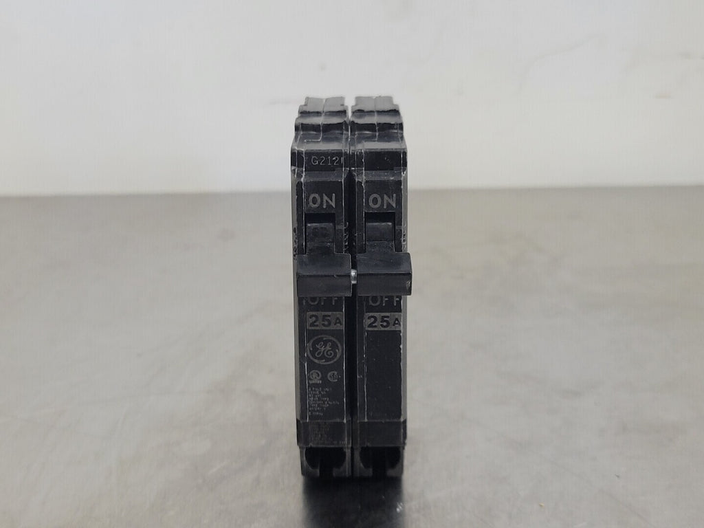 GENERAL ELECTRIC 25 Amp, 2 Pole, 120/240 volts Circuit Breaker THQP225