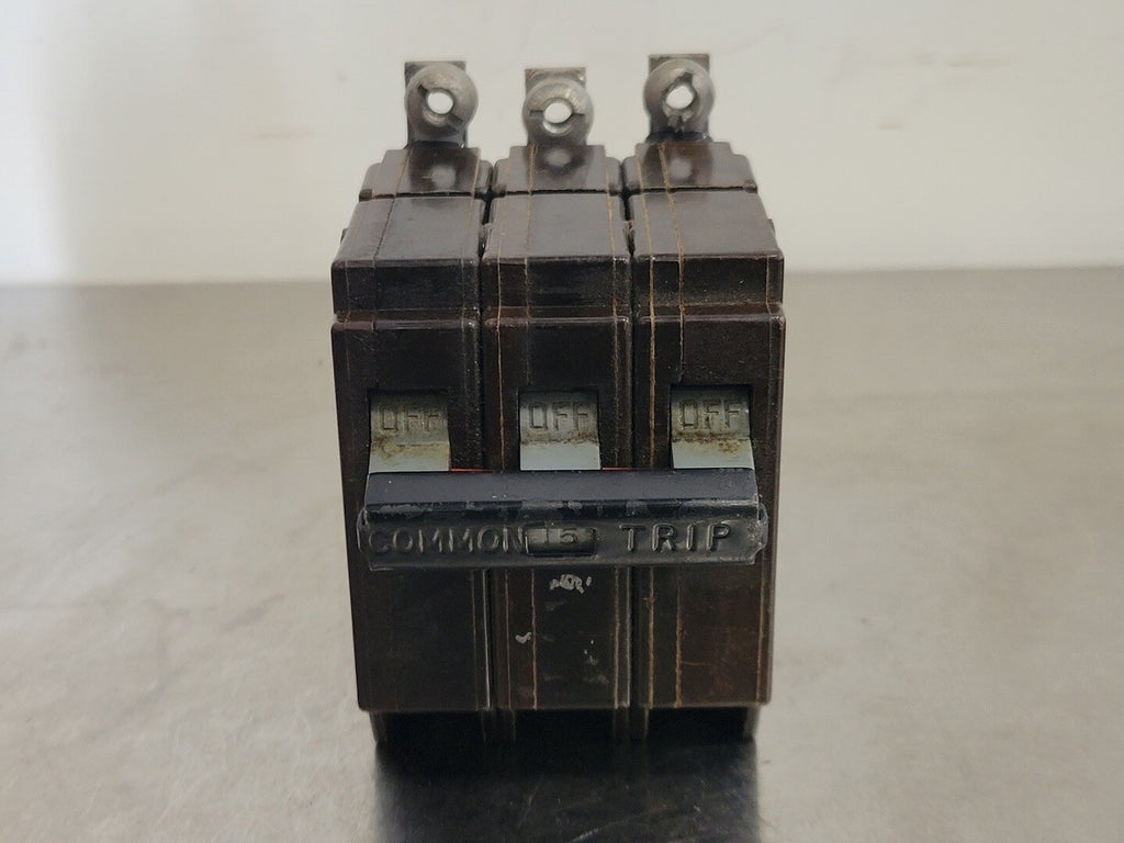 CUTLER-HAMMER 15 Amp, 3 Pole, 240 volts Circuit Breaker CHB315