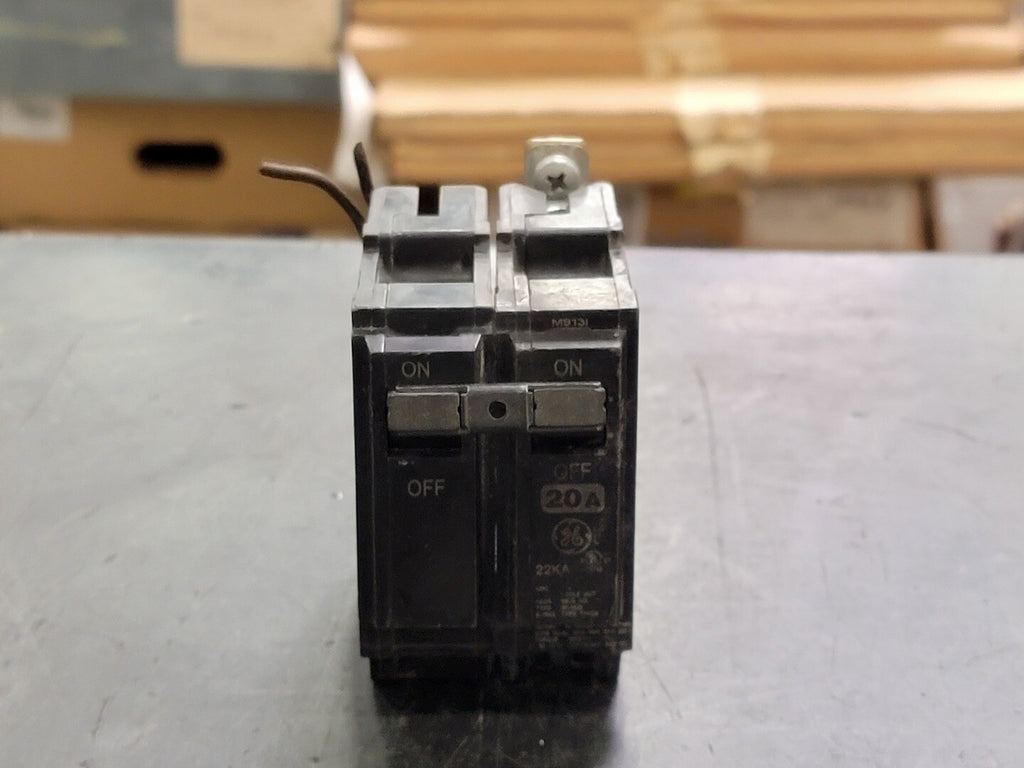 GENERAL ELECTRIC 20 Amp, 2 Pole, 120/240 volts Circuit Breaker THHQB220
