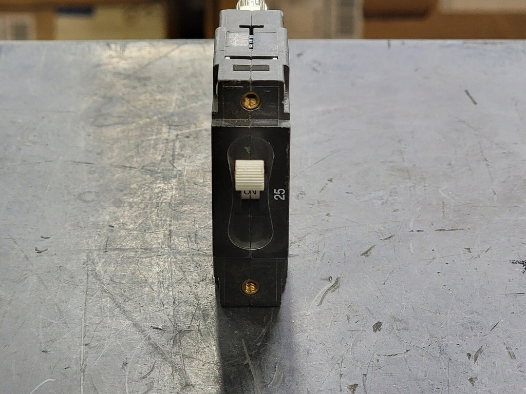 CARLING TECHNOLOGIES 25 Amp, 1 Pole, 80 V Circuit Breaker CA1-X0-25-183-A11-MG