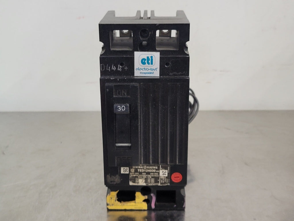 GENERAL ELECTRIC 30 Amp, 2 Pole, 480 volts Circuit Breaker TED124030 w/ Shunt Trip