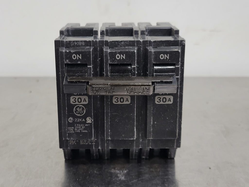 GENERAL ELECTRIC 30 Amp, 3 Pole, 240 volts Circuit Breaker THHQL330