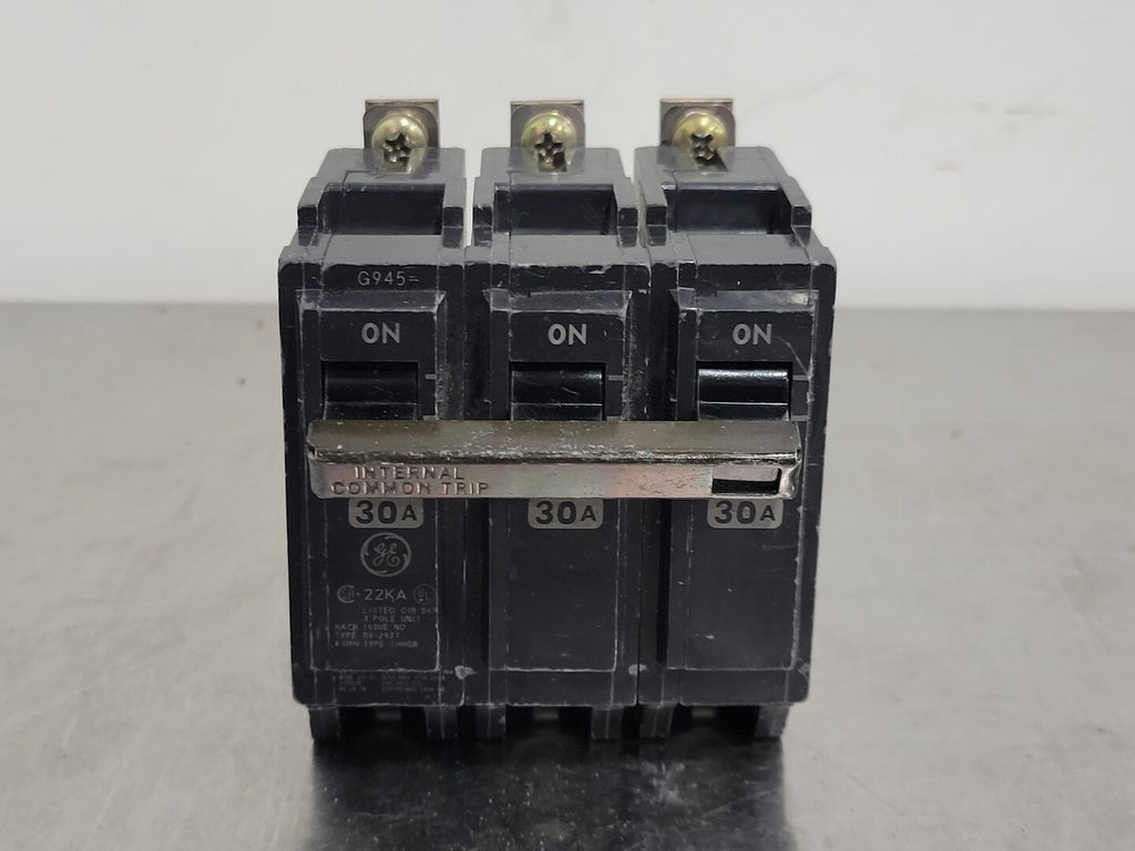 GENERAL ELECTRIC 30 Amp, 3 Pole, 240 volts Circuit Breaker THHQB330