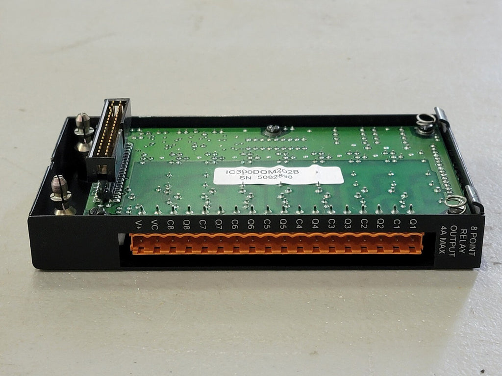 GE FANUC SmartStack 8-Point Relay Output Module IC300DQM202B