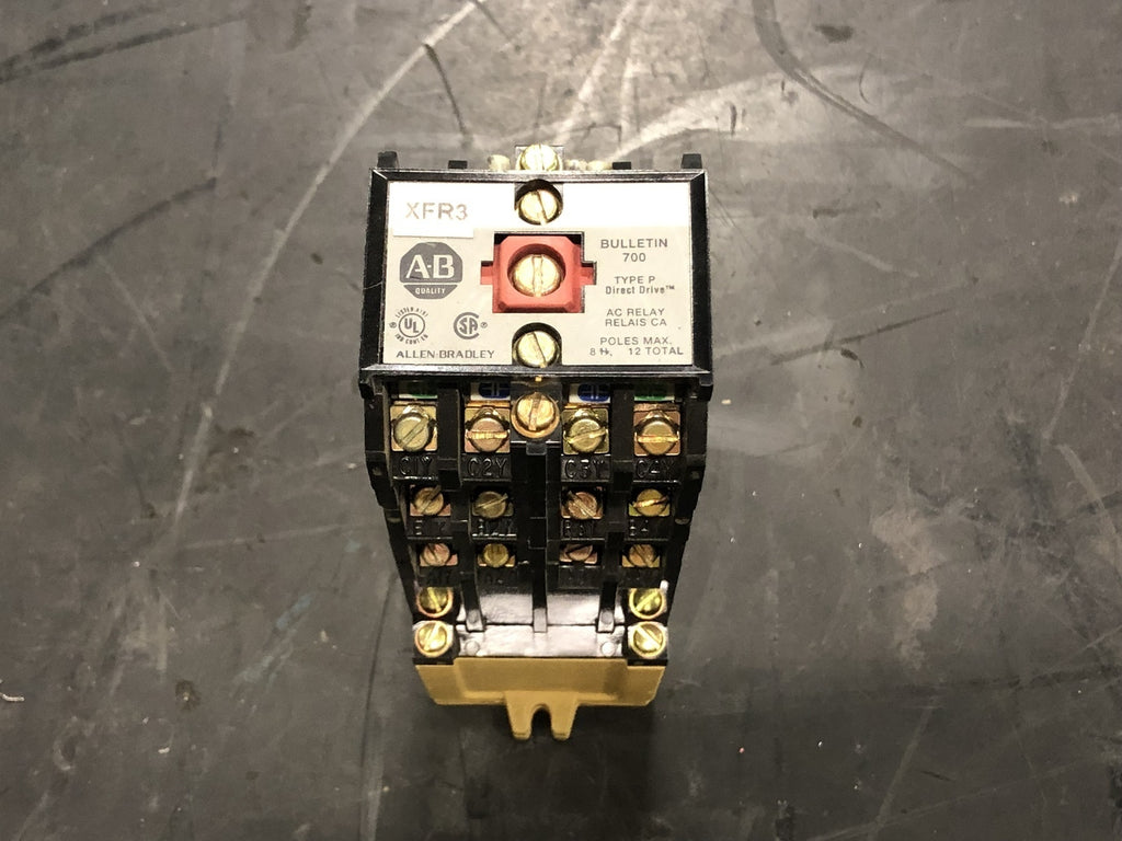 ALLEN-BRADLEY 10 Amp Control Relay 700-P800A1 w/ 3rd level Adder Deck 700-PC40
