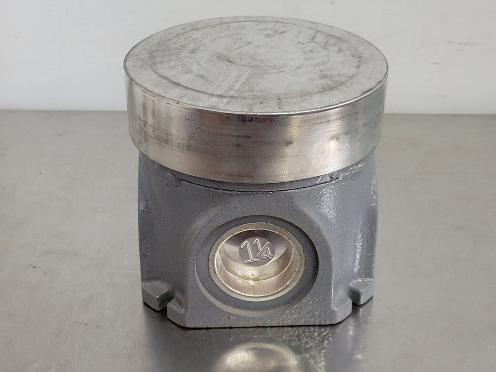 HUBBELL 1-Gang Floor Box Round Cast Iron B2536