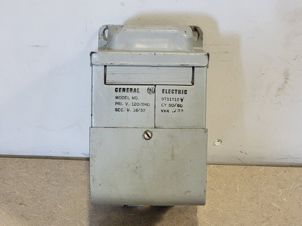 GENERAL ELECTRIC .100 kVA Transformer, 120/240 pri. volts, 16/32 sec. volts 9T51Y124