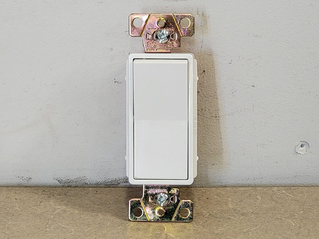 PASS & SEYMOUR 20 Amp Decorator Switch 2621-W