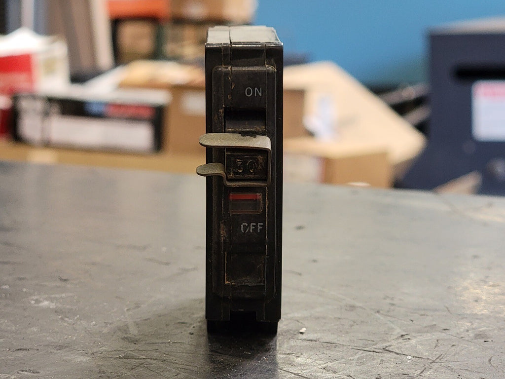 SQUARE D 30 Amp, 1 Pole, 120/240 volts Circuit Breaker QO130