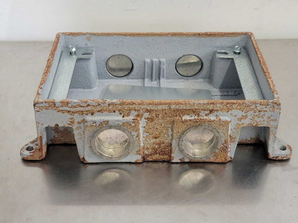 OMNIBOX 2-Gang Shallow Floor Box 880CM2-1