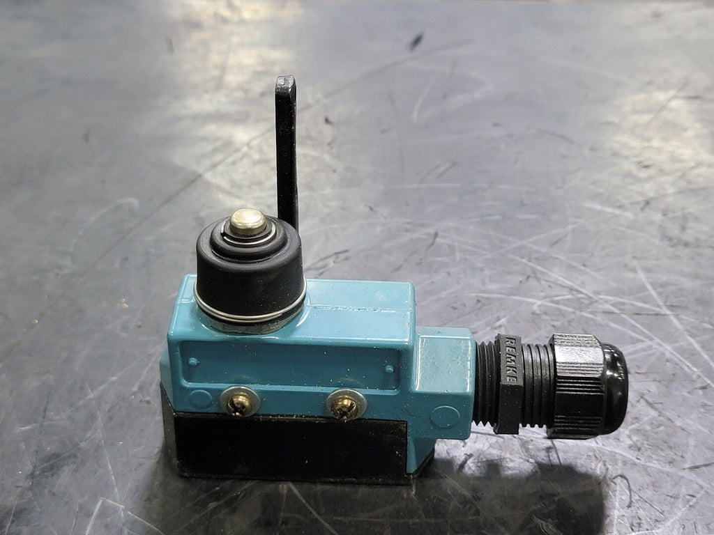 MICRO SWITCH Limit Switch 15A, 125VAC, BZE6-2RN