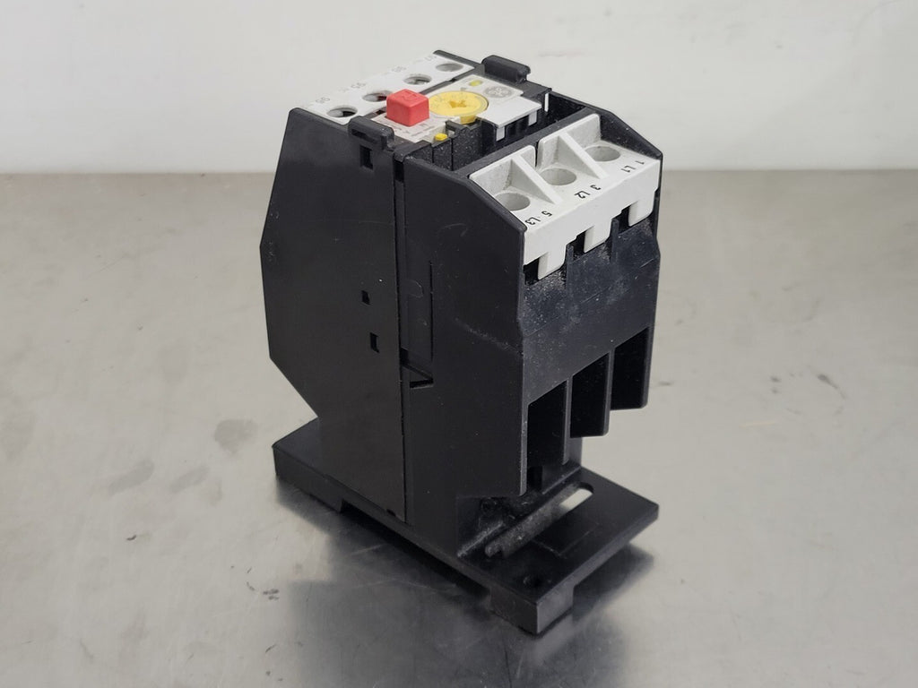 GENERAL ELECTRIC 17.5-22 Amp Overload Relay CR7G1WS w/ Mounting Adapter CR7XY3