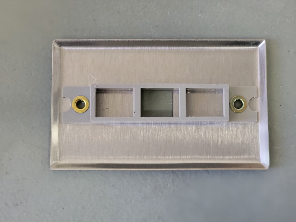 BELDEN 1-Port Stainless Steel Single Gang Faceplate AX102006 (Box of 45)