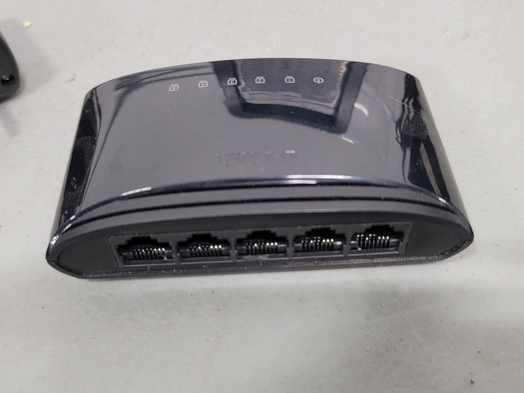 D-LINK 5 Port Fast Ethernet Switch DES-1005E