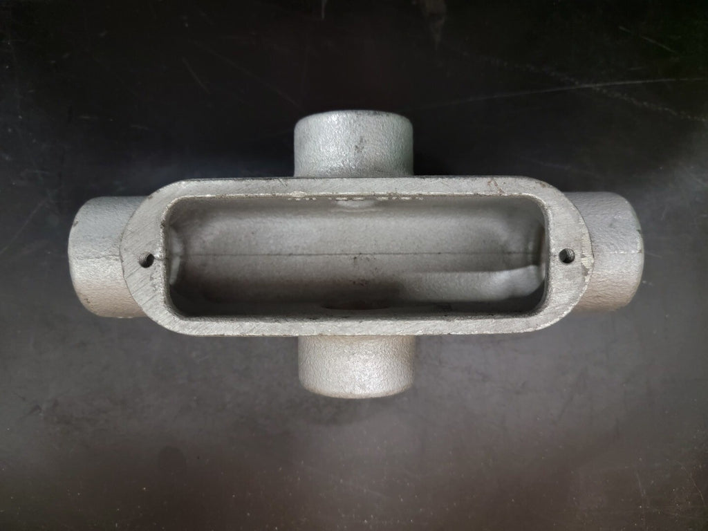 CROUSE-HINDS 3/4" X28 Form 8 Explosion Proof 4-Way Conduit Body