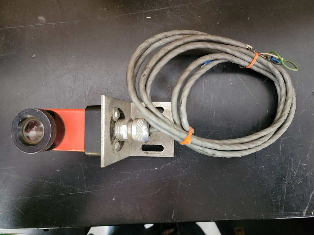 FARMER ELECTRIC PRODUCTS CO. 0.4 Amps, 6 Volts Phototransistor RETRO 3AT