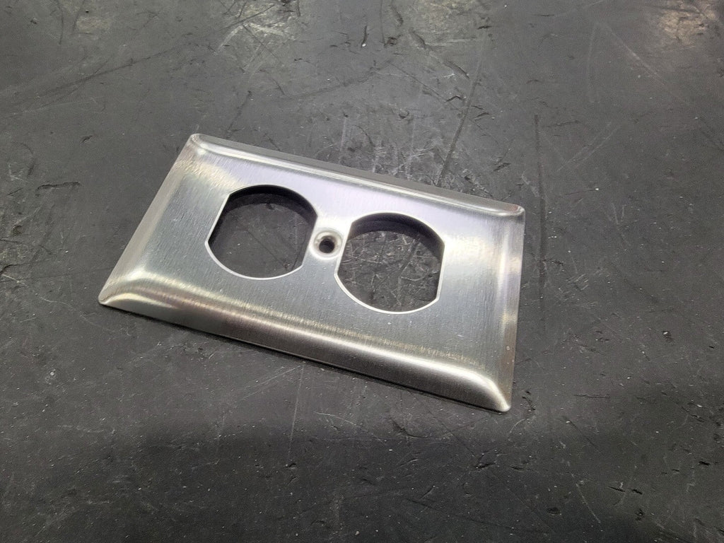 PASS & SEYMOUR 302/304SS 1 Gang Duplex Metal Wall Plate SS8 (Box of 29)