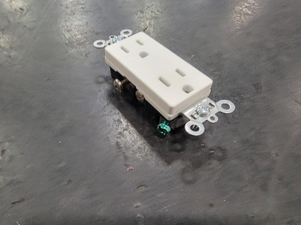 PASS & SEYMOUR 15A 125V Duplex Receptacle 26242-W
