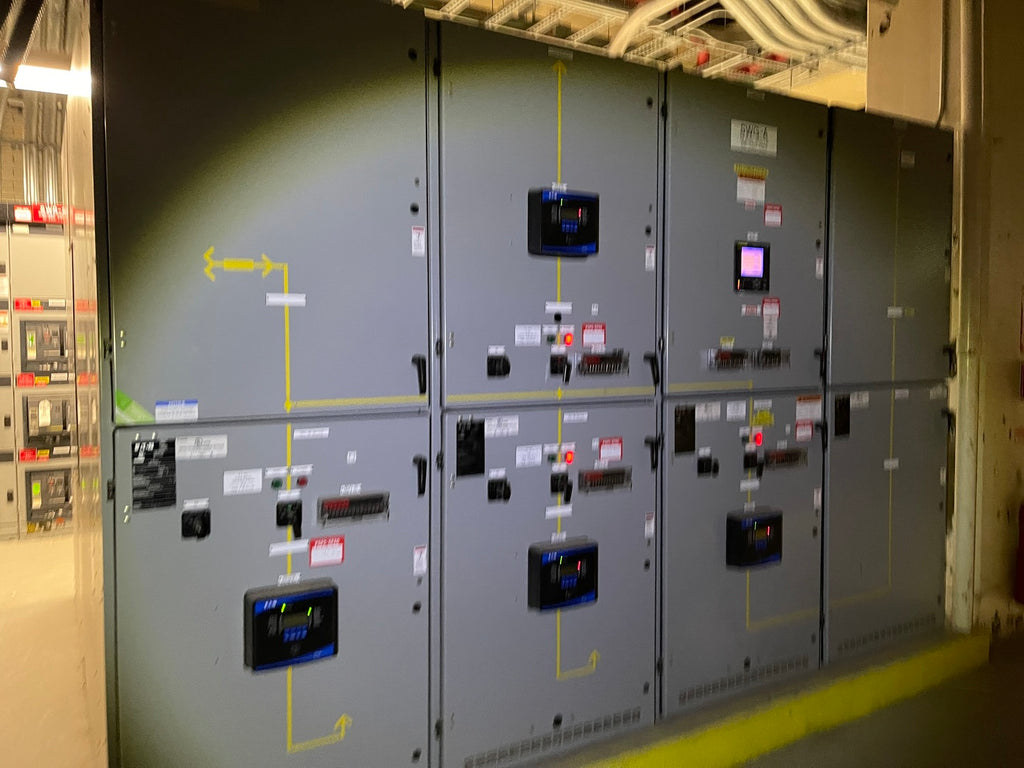 EATON 15kV VacClad-W Vacuum Breaker Switchgear Unit, 1200A, Excl. Breakers