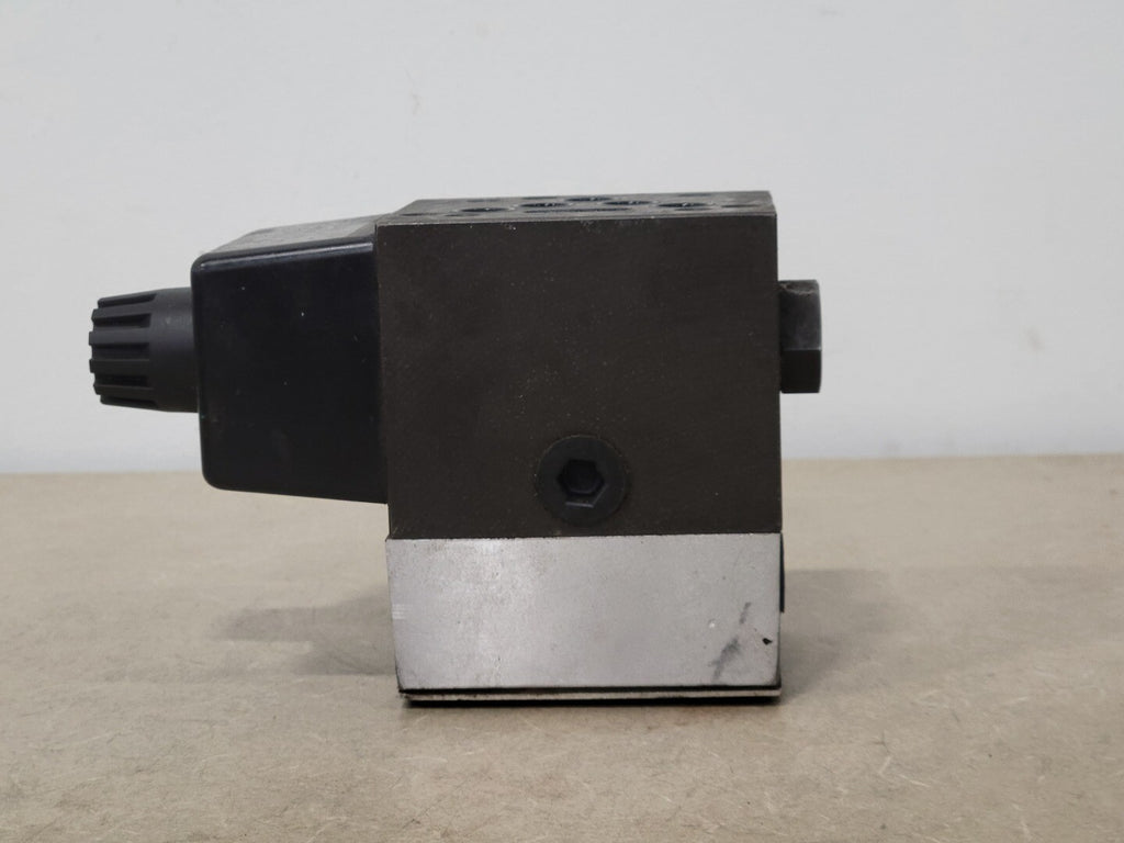 PARKER Hydraulic Directional Control Valve D3W4KNYC1-14