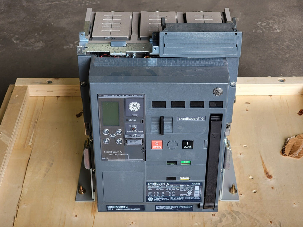 GENERAL ELECTRIC 1600A, 3 Pole, 635V Power Circuit Breaker GN16N1 w/ Trip Unit