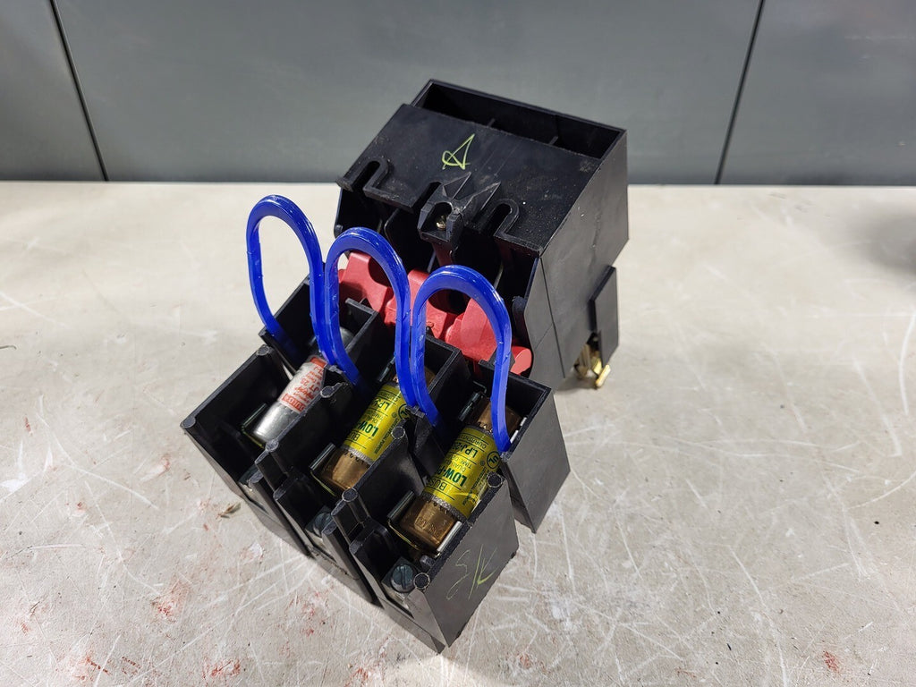 Disconnect Switch with 25 Amp Fuse 