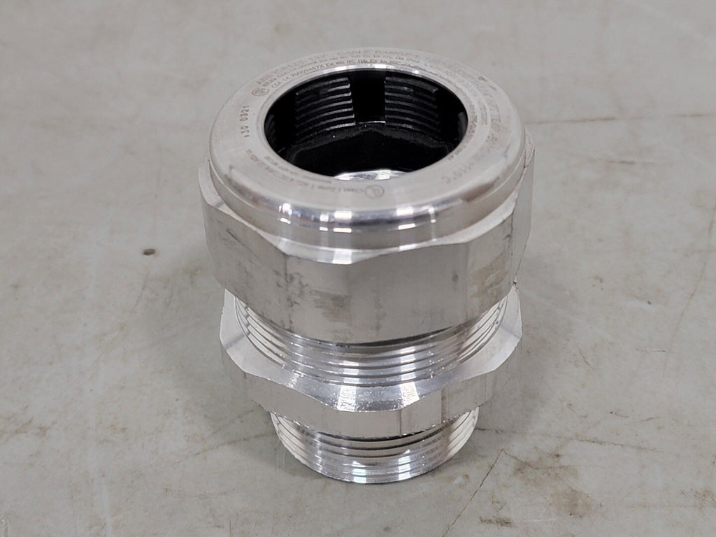 THOMAS & BETTS 1-1/4" Tray Cable and Flexible Cord Fitting ISR125-137 (Box of 5)