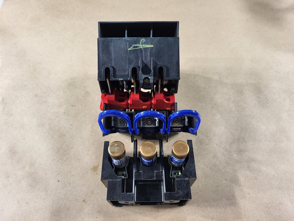 Disconnect Switch w/ 3 Times 30 Amp Fuse JDL30