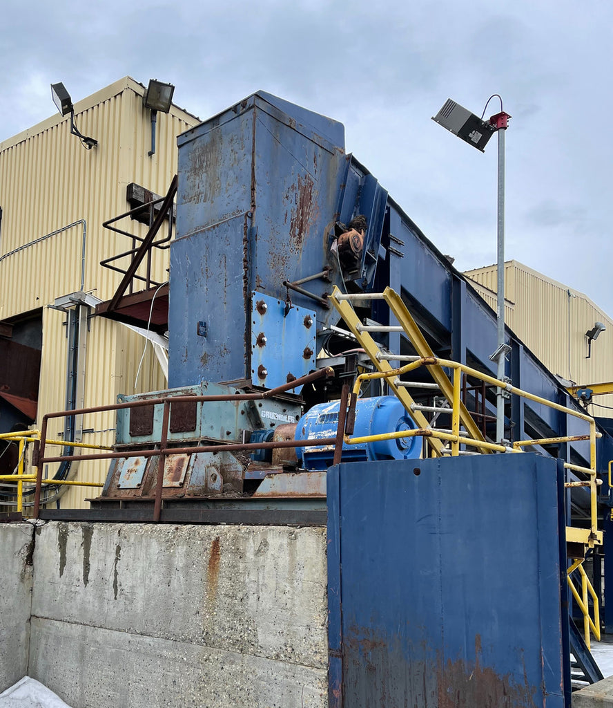 GRUENDLER 300HP Horizontal Grinder (HOG) w/ Belt Feeder System