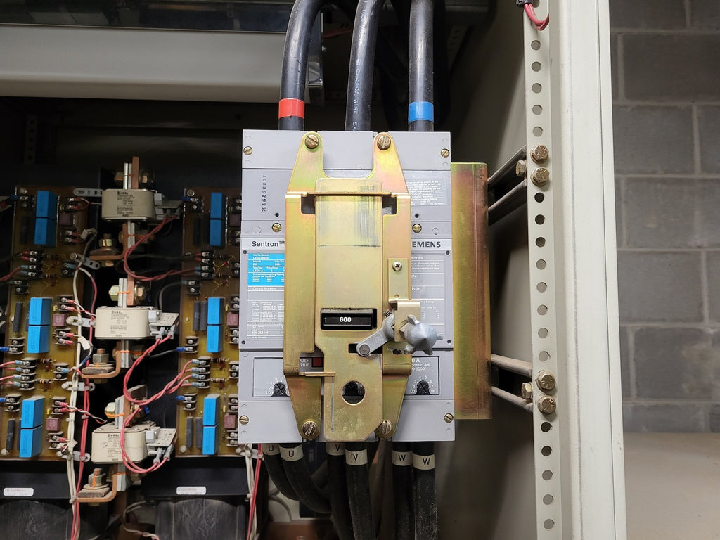 SIEMENS 600 Amp, 3 Pole, 600 volts Circuit Breaker LXD63B600
