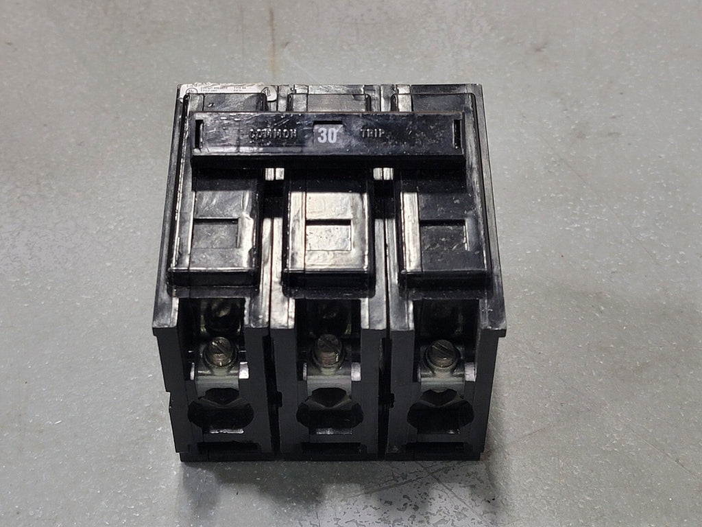CUTLER-HAMMER 30 Amp, 3 Pole, 240 volts Circuit Breaker BAB3030H