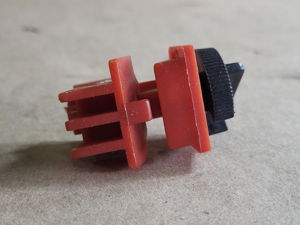 BRADY Universal Multipole Safety Breaker Lockout 103582