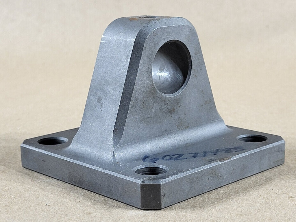 MACLEAN Pivot Cylinder Mount  1'' pin 121-045-001010