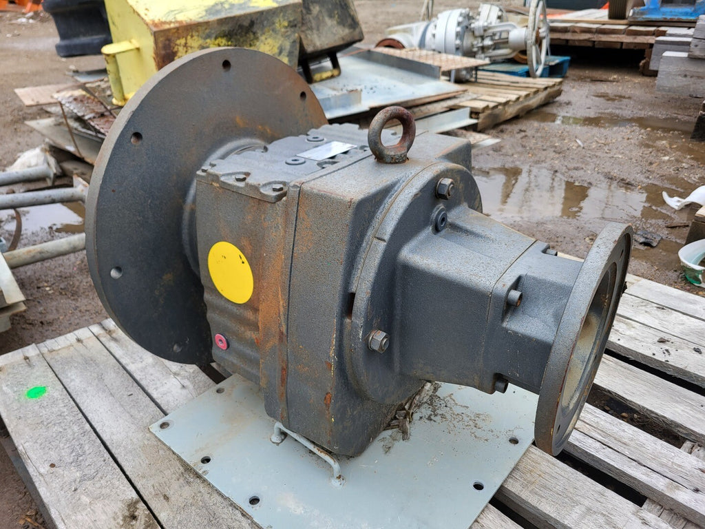 SEW-EURODRIVE 6.66:1 Ratio Helical Gear Reducer 550MM-RF107AM284/286