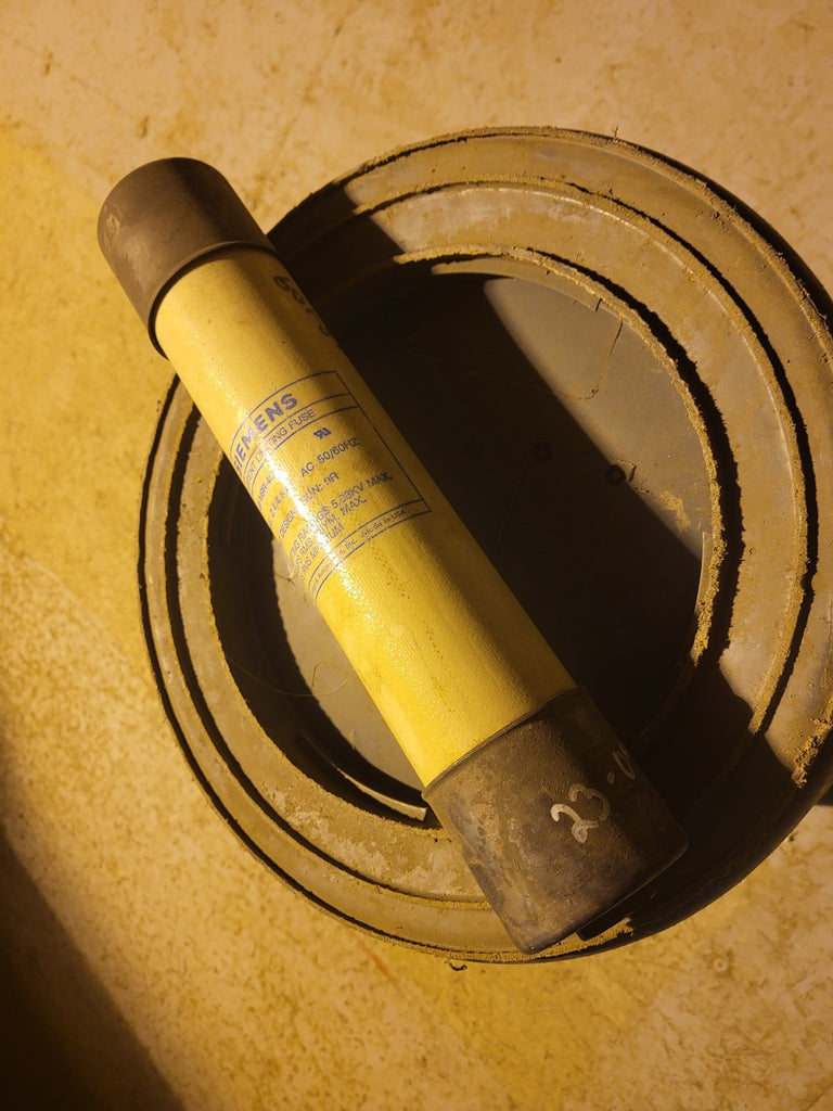 SIEMENS 200 Amp Medium Voltage Fuse 48FM9R-4G