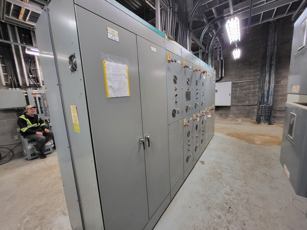 SIEMENS 600 Volts, 3-Phase Motor Control Center (MCC) Model 8PX