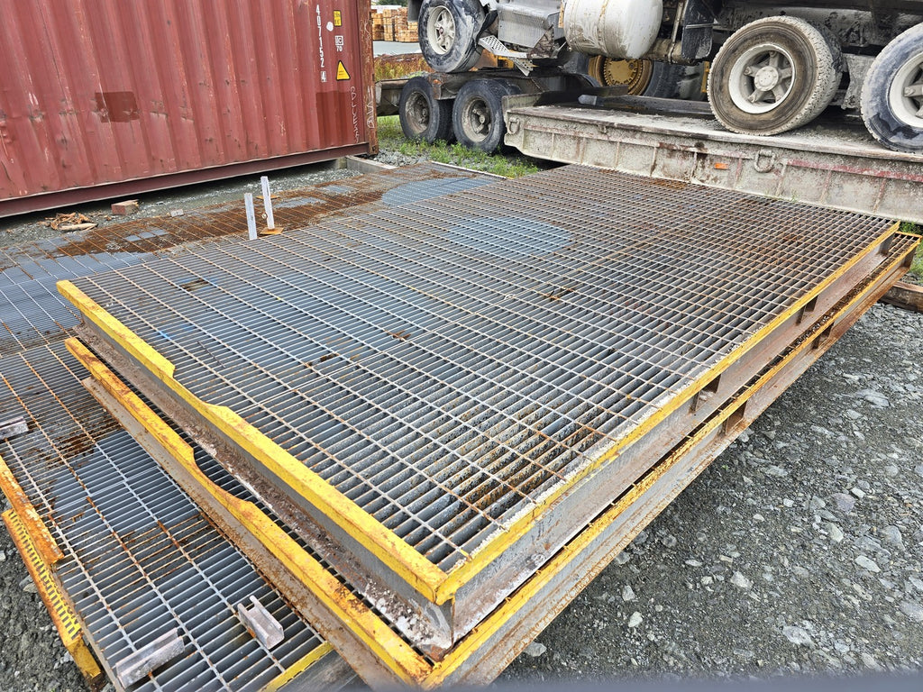 129" x 77" x 7.75" Platform Grate