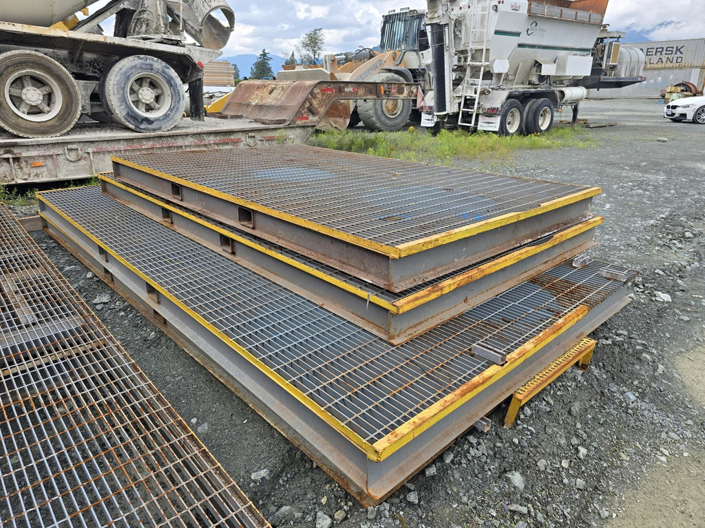180" x 84" x 7.75" Platform Grate