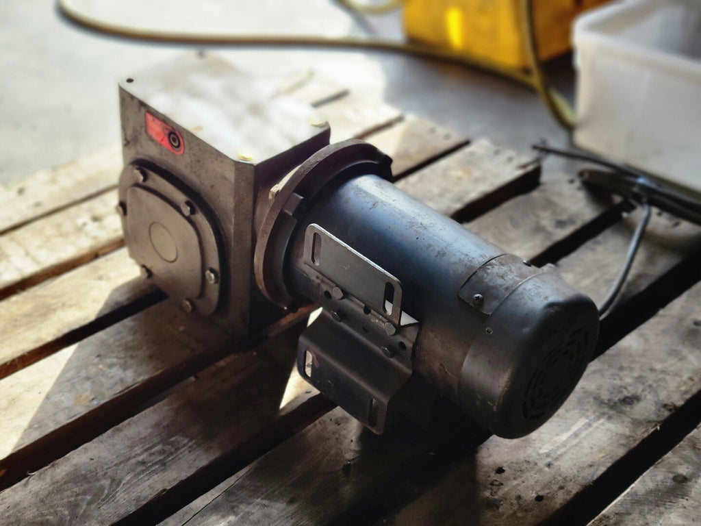 LEESON 60:1 Ratio Gear Reducer GF6026AG w/ 1/2 hp Electric Motor 