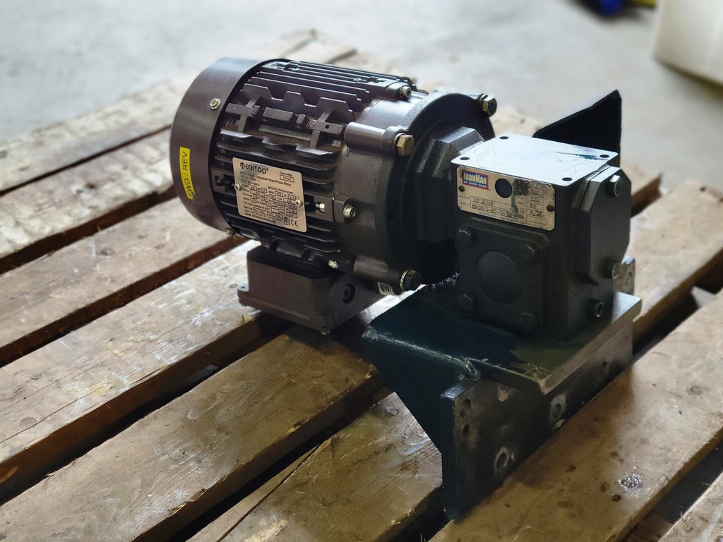 TECHTOP 60:1 Ratio Gear Reducer BLA.504F-C w/ 1/2 hp Electric Motor