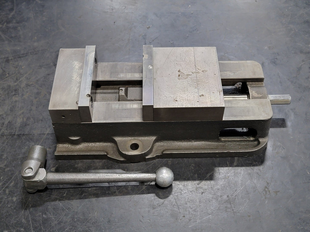 KURT Precision Machine Vise D-675 w/ Jaws and Handle