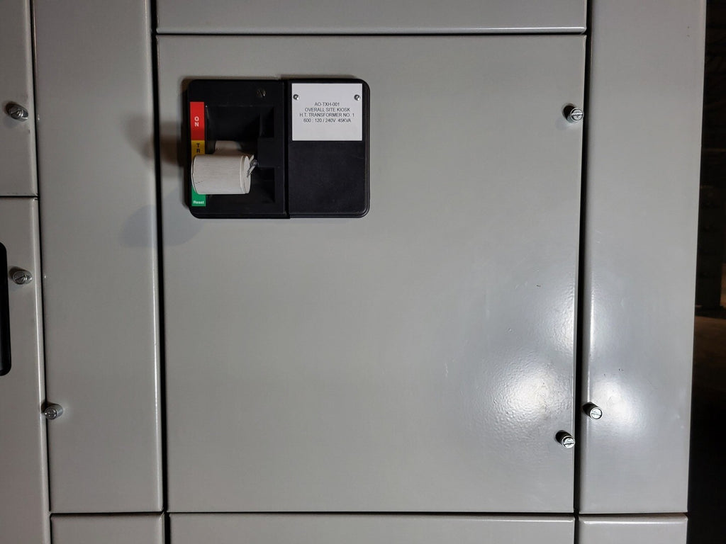 EATON 100A, 3 Pole, 600V Circuit Breaker HFD3100 w/ Limiter in Freedom 2100 MCC