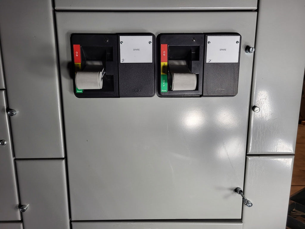 EATON 2 x 15A, 3 Pole, 600V Circuit Breaker HFD3015 Bucket for Freedom 2100 MCC Frame